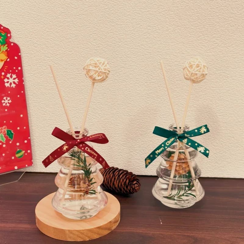 100ml Christmas Tree Flameless Reed Diffuser Oils, 6Scents Dry Flowers Aromatherapy for Office/Home Fragrance Air Freshener Gift