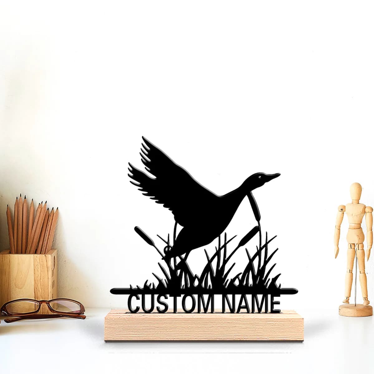 1 statua in metallo di anatra in volo, personalizzata e di nuova concezione, con base in legno, decorazione da tavolo perfetta per la casa.