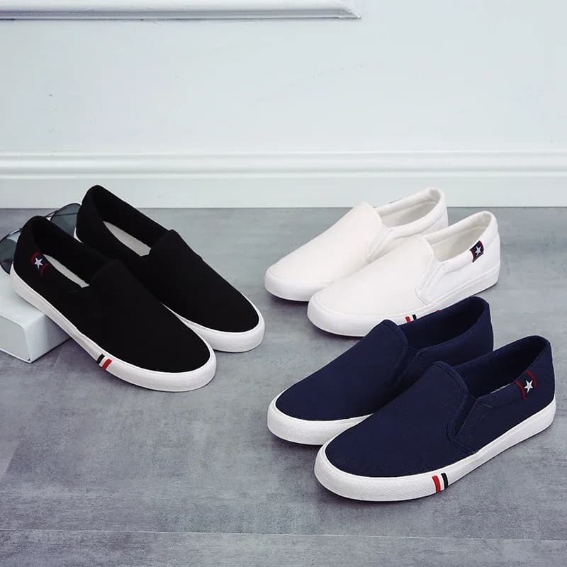 Moda Slip on mocassino lavato scarpe basse vulcanizzate Zapatillas Hombre scarpe pigre Casual in tela classiche da uomo mocassino