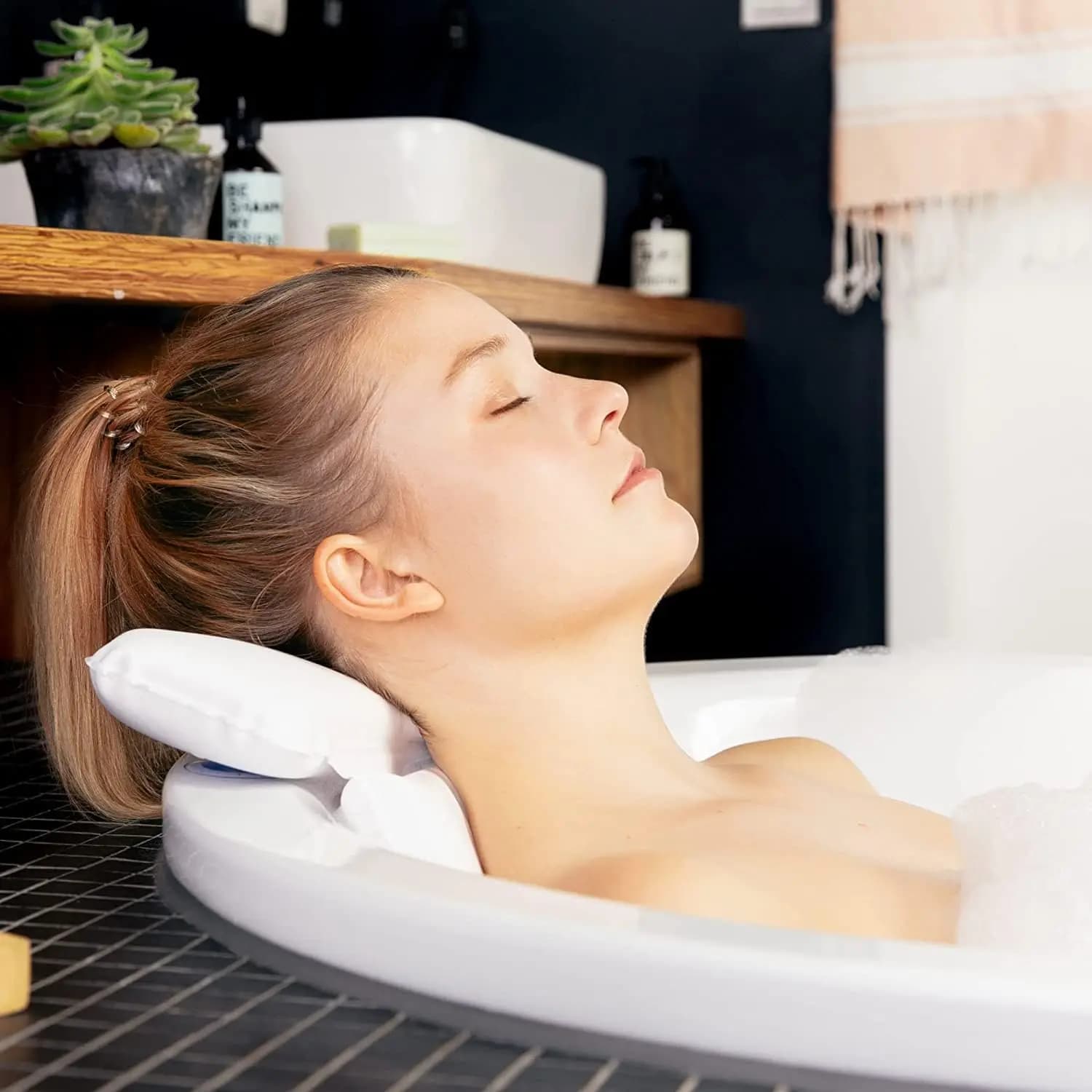 Cuscino da Bagno con 7 Ventose, Supporto Ergonomico per Testa e Schiena, Impermeabile, per un'Esperienza Rilassante in Vasca