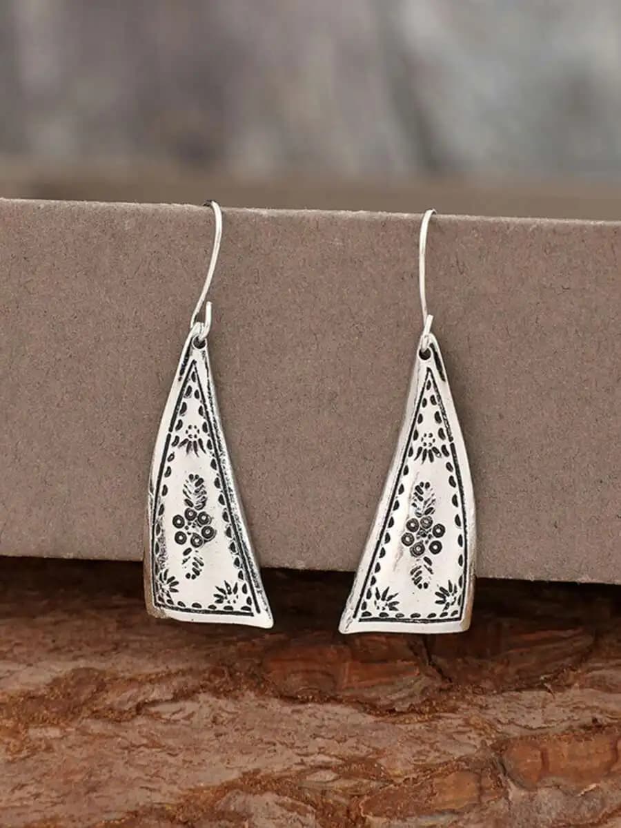 New Engraved Triangle Metal Earrings Pair Stylish Minimalist Design Lightweight Fashion Accessory