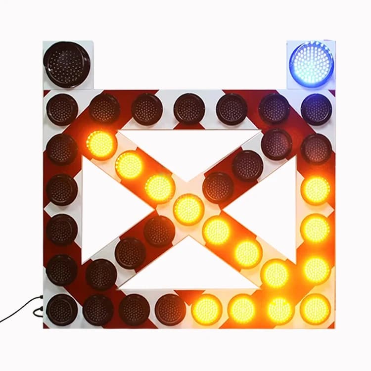 Stradale esterno personalizzato LED Traffico LED Indicazione lampeggiante Freccia Segno Rimorchio Avvertimento in movimento Segnale lampeggiante