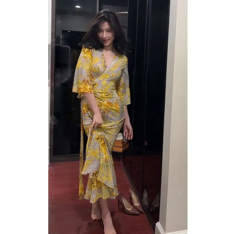 Long dress with floral V-neck with high waist V-neck in French style Chic women's party dress and elegant with siren sleeves 2023 new