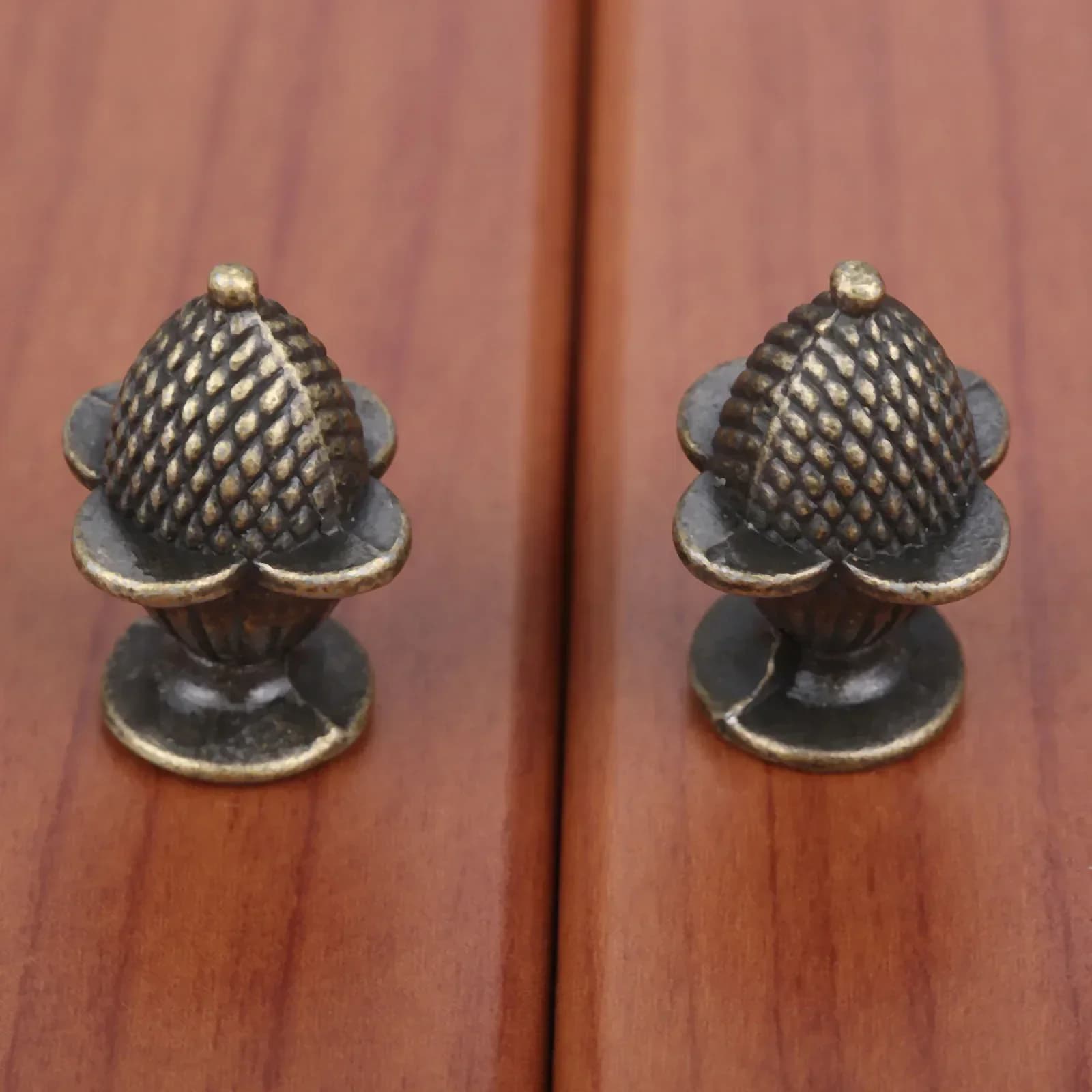 2 pezzi manopole in lega di fragole bronzo antico maniglie in lega di zinco tira con viti 25x18mm porta del cassetto armadio arredamento vintage con viti