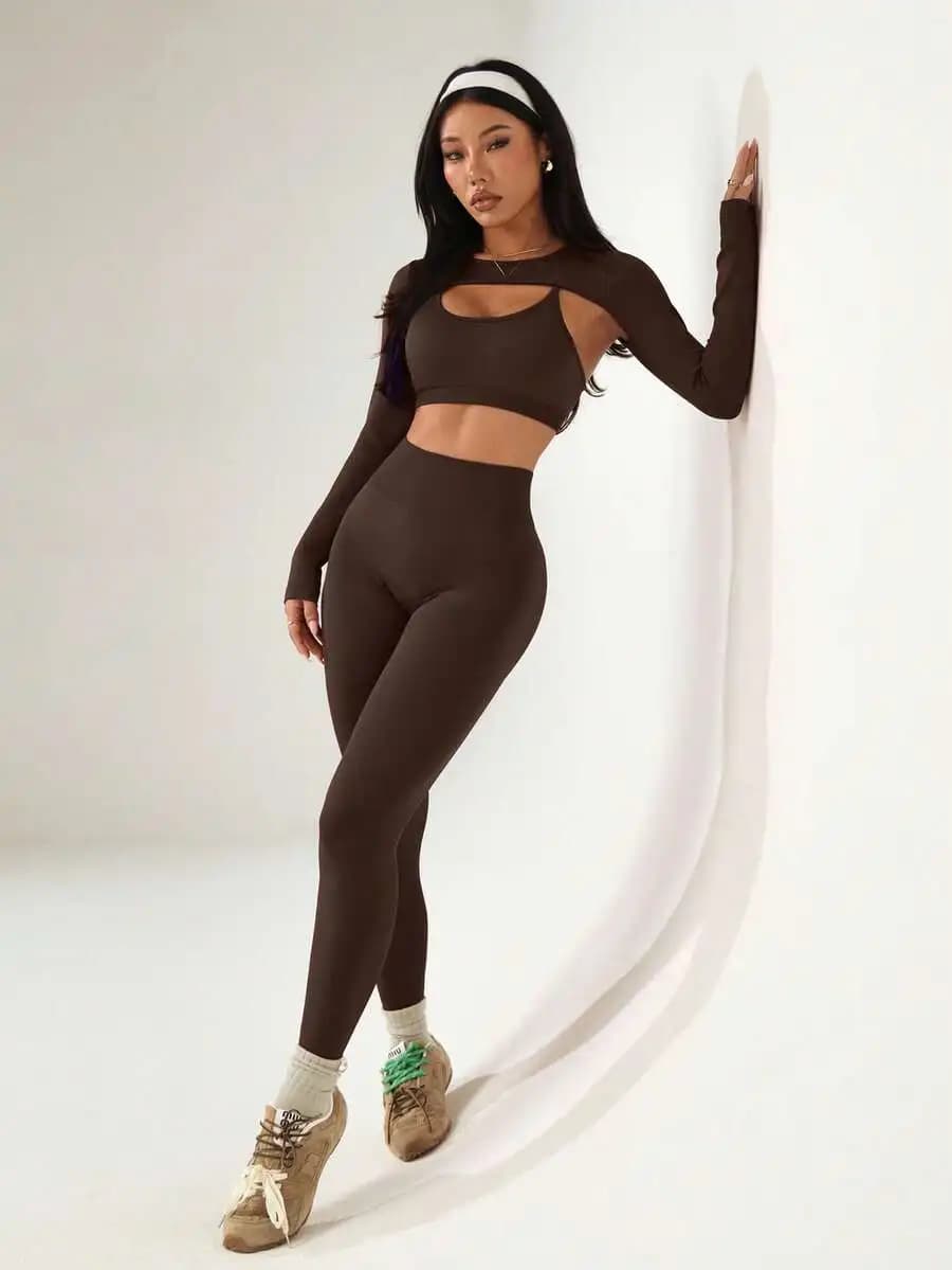 Set sportivo da donna con top corto a maniche lunghe in tinta unita e leggings a vita alta