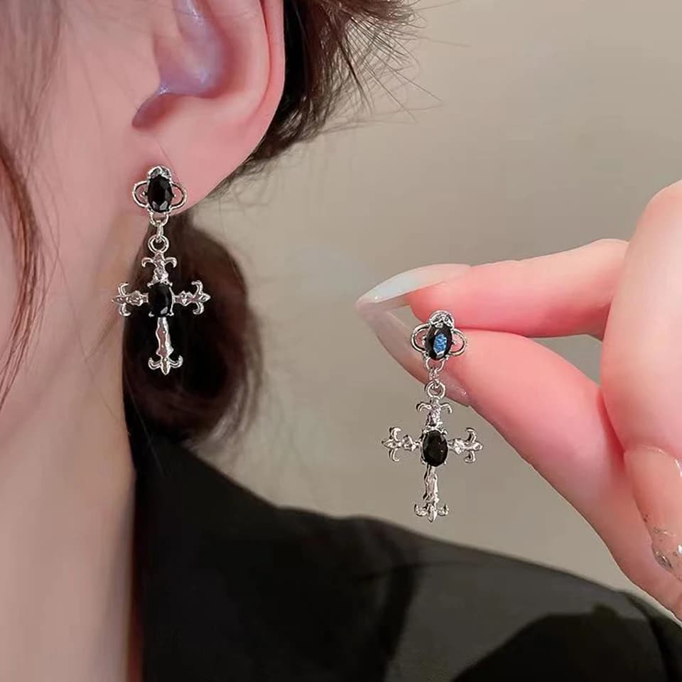 Orecchini Pendenti Punk Yupsk con Cristalli Neri a Forma di Croce per Donne e Ragazze, Gioielli per Halloween, Regalo di Moda