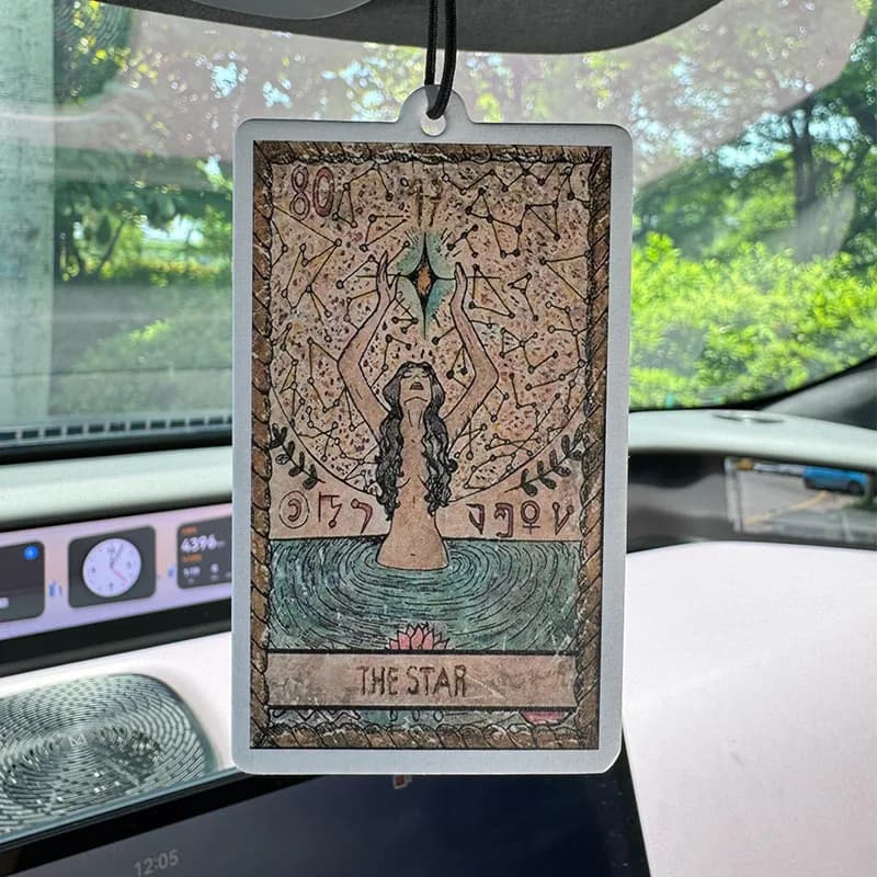 Star World Sun and Moon Hilton Car Deodorant. | Rearview mirror pendant and double-purpose blur clip | Aromatherapy tablets in natural material | Durable fragrance for 90 days | Non-alcoholic | Not afraid of sun | Designed specifically to deodorate cars, cabinets and bathrooms. | Cartoon animation model | Unisex | Luxury fragrance | Five-star hotel Same Ocean style