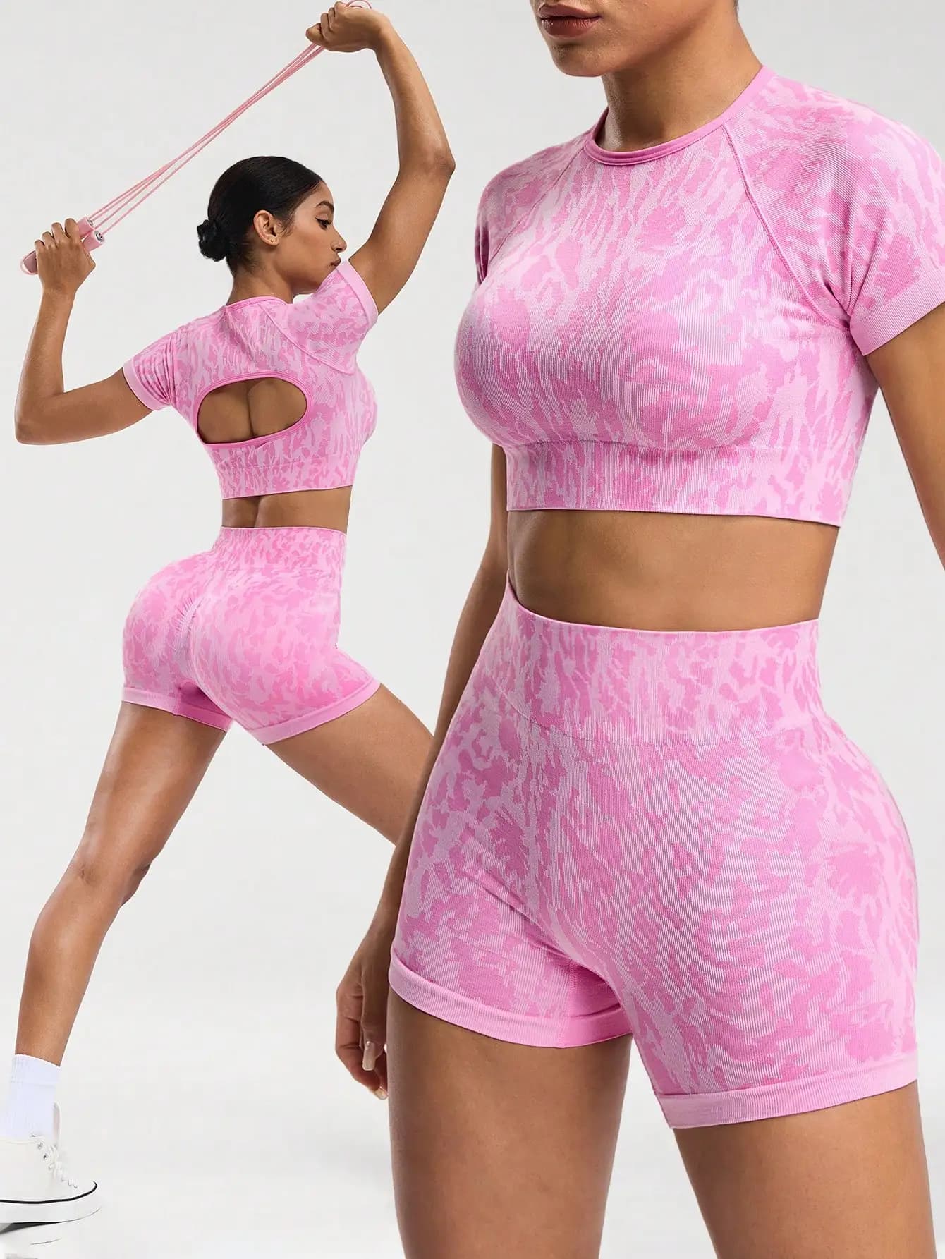 Set di top sportivo senza cuciture con stampa rosa e pantaloncini da ciclismo per donna