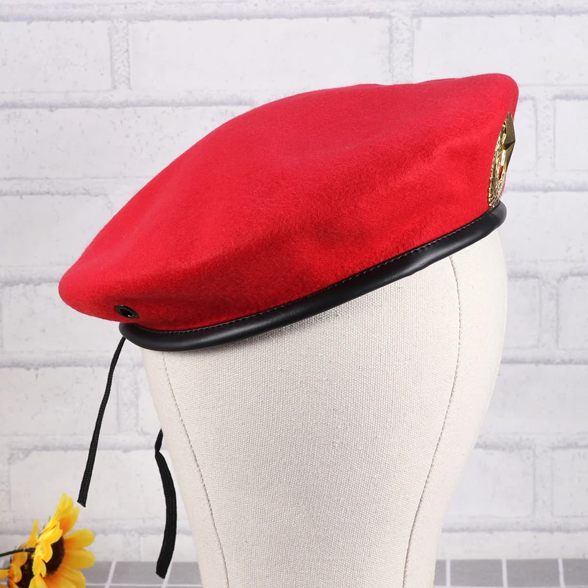 Red Hat Stage Show Dancing Woolen Beret ( Pointed Star)