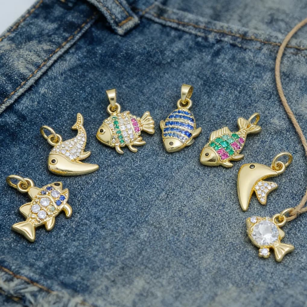 4 Pieces Pendants in Plated Brass with Colored Zirconia, Sympathic Marine Animals (Beaches, Whale) for Creation Facial Jewelry, Necklaces and Bracelets