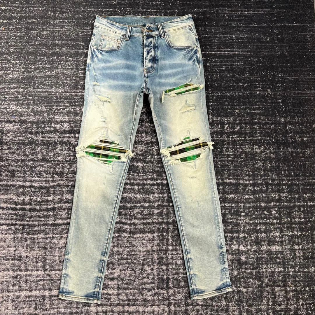 Jeans strappati con toppa scozzese verde da uomo scontati