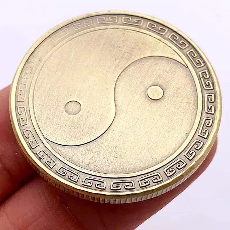 Fidget Coin Tai Chi Otto diagrammi Gadget EDC in metallo Giocattoli per abilità con le dita Sollievo dall'ansia ADHD per bambini Adulti Regali commemorativi