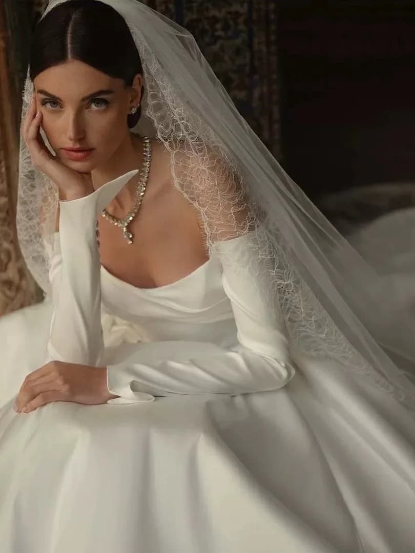 Customized Luxury Elegant wedding dress satin strapless A-line dress for 2025