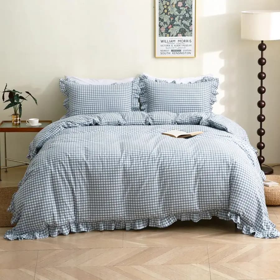 Copripiumino a Quadri Blu e Bianco con Volant, Misura Queen, Set Biancheria da Letto 3 Pezzi in Cotone Lavato 100% Stile Shabby Chic a Quadretti