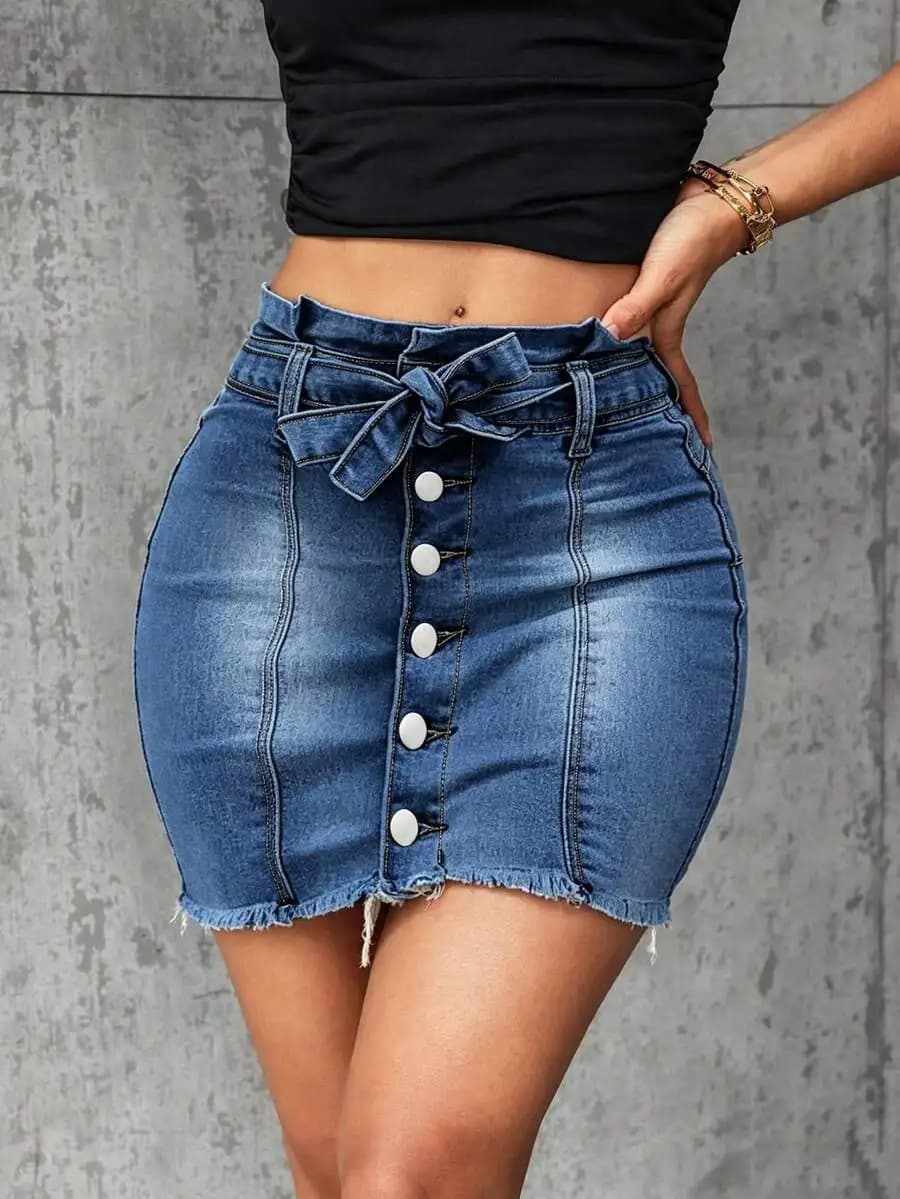 Gonna in denim a vita alta con bottoni frontali e cintura annodabile