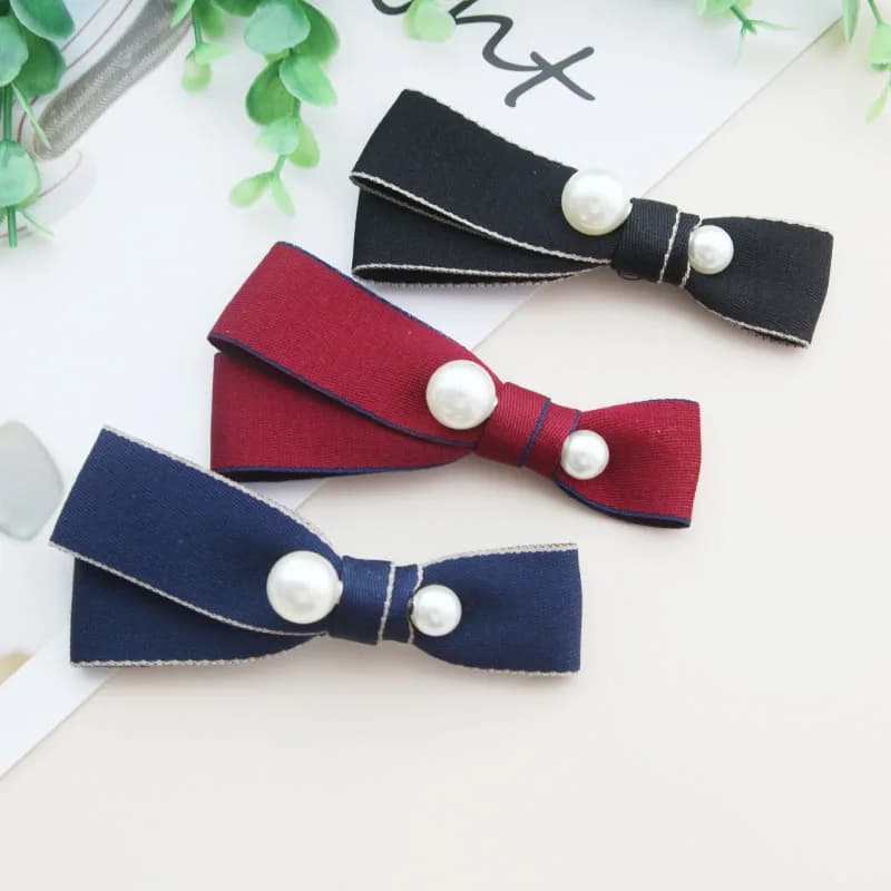Spilla con fiocco da donna Temperamento semplice Spilla Giacca in maglia Abito Europeo Americano Stile britannico Colletto nero Ago Fiore sul petto