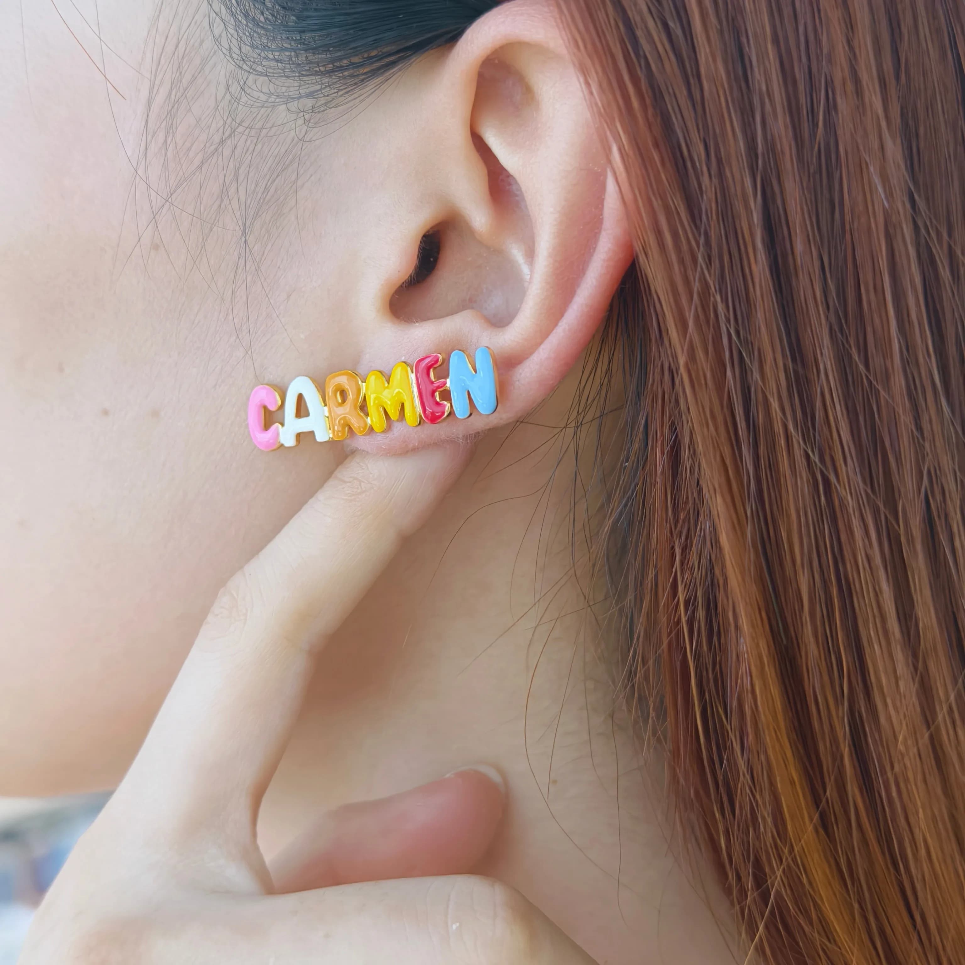 Orecchini con nome smaltato personalizzato Gioielli personalizzati placcati in oro con pendenti con nome lettera colorata Orecchini alla moda unici