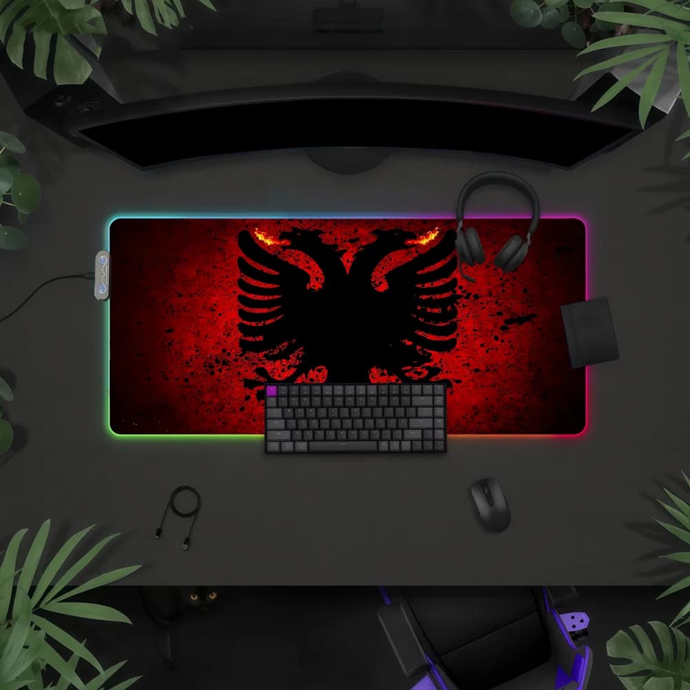 Tappetino per mouse con bandiera dell'Albania, luce LED RGB, tastiera da gioco colorata, copertura antiscivolo, superficie impermeabile