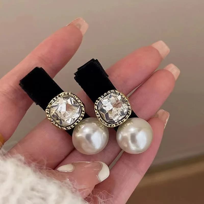 2pcs Pearl Side Hair Clip for Women Exquisite Black Velvet Bangs Fragrance Headpiece Retro High-End Accessory