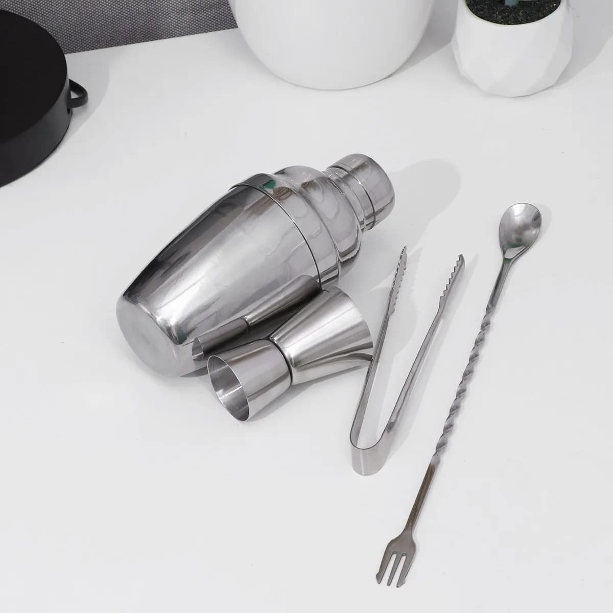 Set di 4 Pezzi per Cocktail in Acciaio Inox Premium, Kit Shaker per Bar, Pub, Hotel, Ristorante, Strumenti Essenziali per Barman