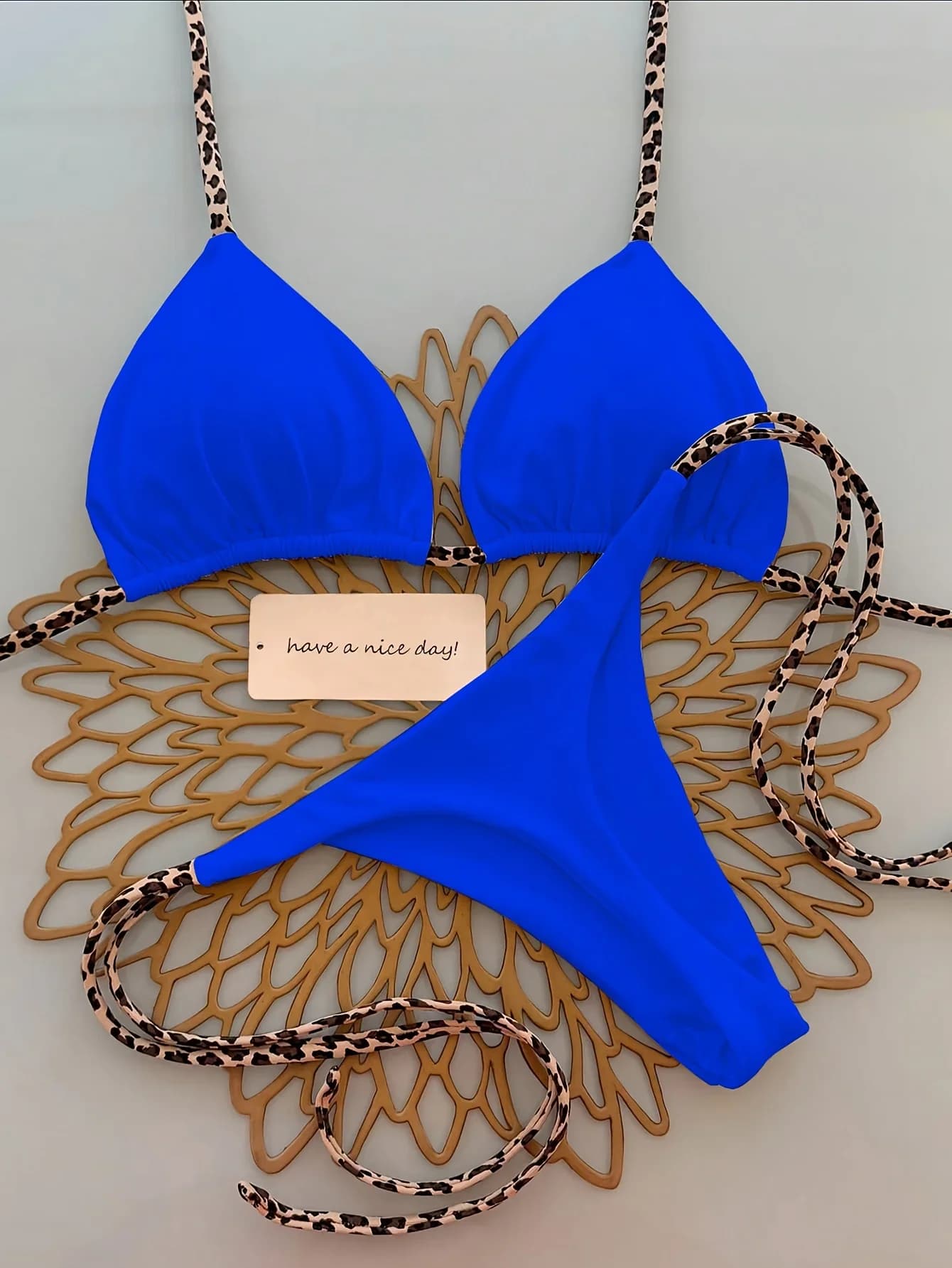 Costume da bagno bikini alla moda da donna, design con lacci e stampa leopardata, costume per vacanze al mareqv