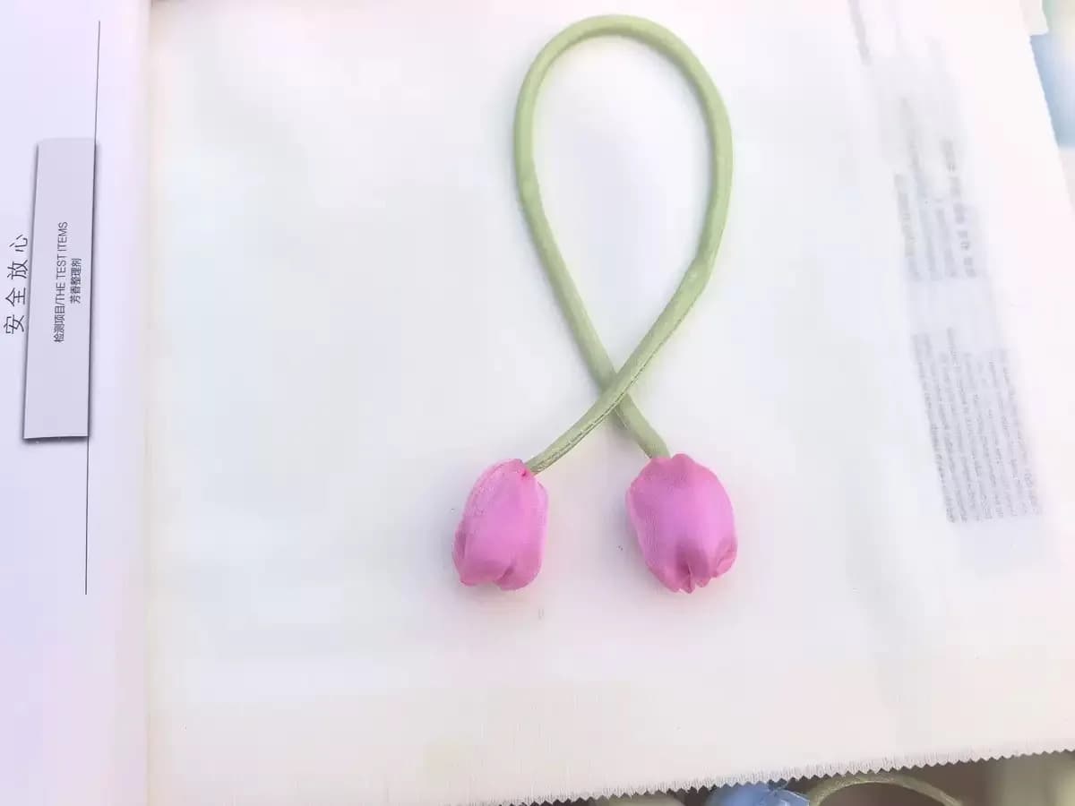 Set di 11 Pezzi di Piccoli Ciondoli a Forma di Tulipano, Accessori per Abbigliamento, Mollette per Capelli, Elastici per Capelli, Accessori per Borse e Abbigliamento