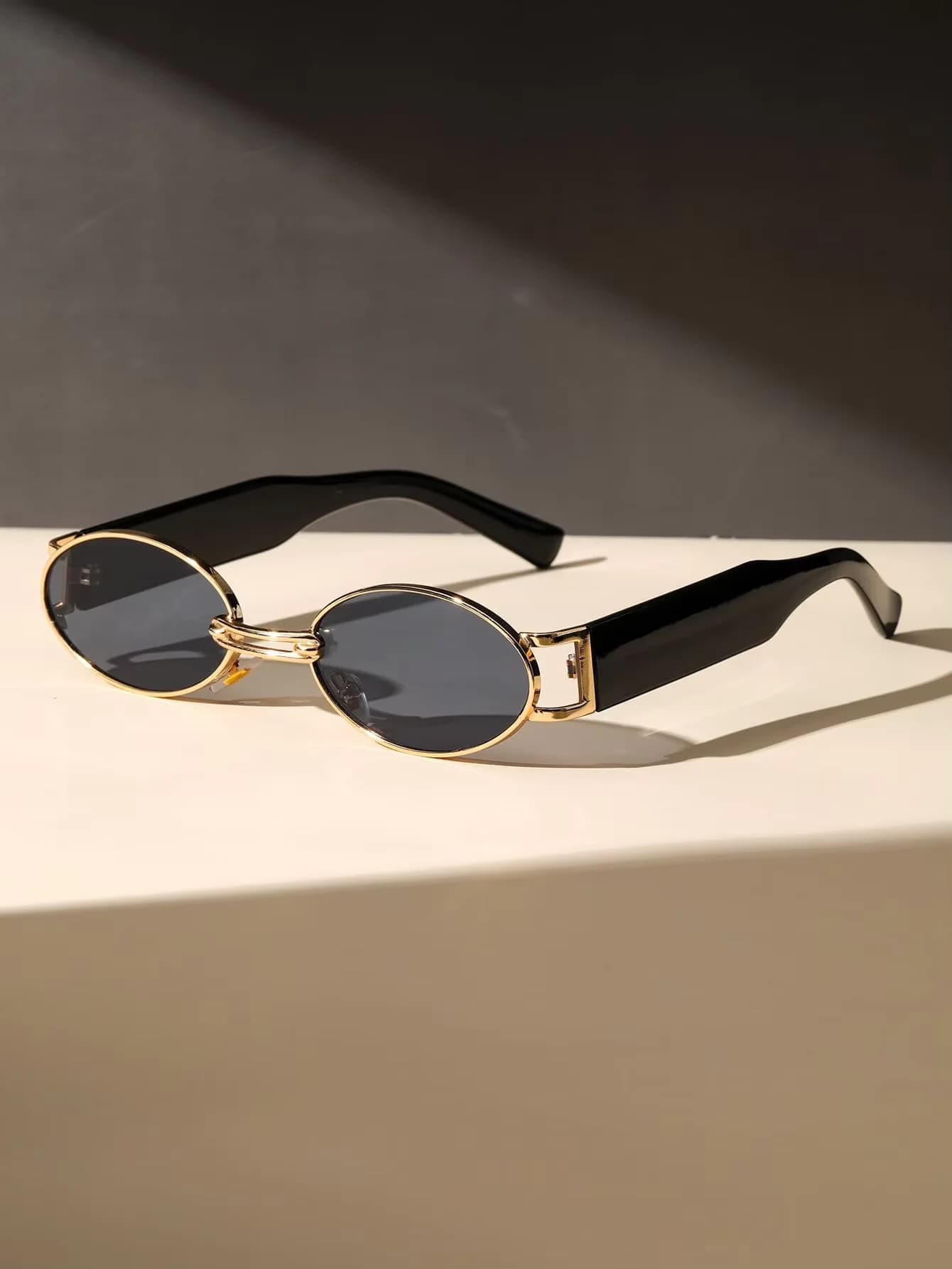 1PC Unisex Plastic Fashion Oval Sunglasses for Street Photography, Beach Travel, Party, and Driving Accessories
