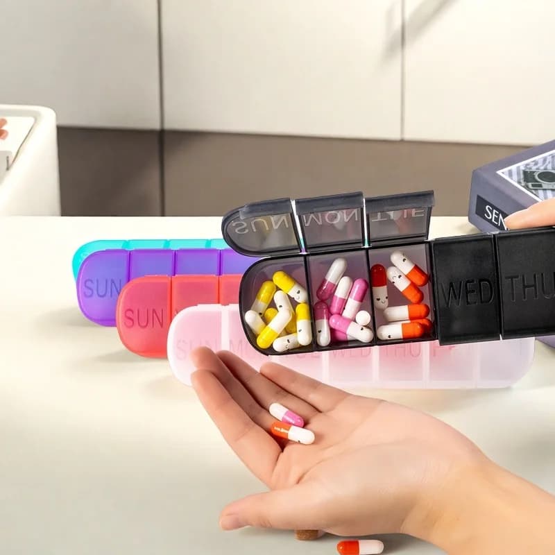 Weekly pills Drug dispensers Small plastic containers reusable Daily vitamin containers for 7 days to contain medicinal supplements