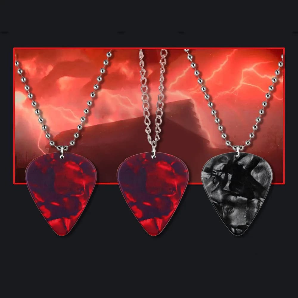 Collana del programma televisivo Eddie Munson Strange Horror Things Collana con ciondolo per plettro per chitarra per donna Uomo Regalo di gioielli cosplay