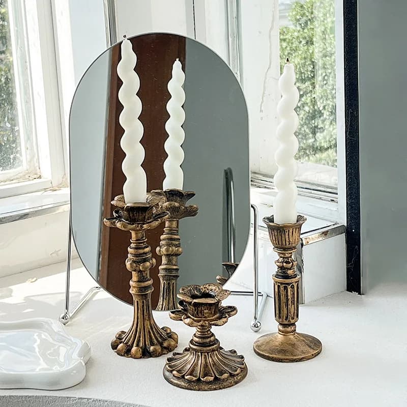 1 Piece French Classical Golden Candle Holder Decorative Ornament, European Retro Nostalgic Display and Photography Prop, Wedding Decoration, Valentine's Day, Christmas, Gift (Collectible Statue), (Statue Ornament) Perfect for Halloween, Thanksgiving, or Christmas Gifts, Also Suitable as a Giveaway, Student Gift, Birthday Gift, Holiday Gift, Classroom Prize