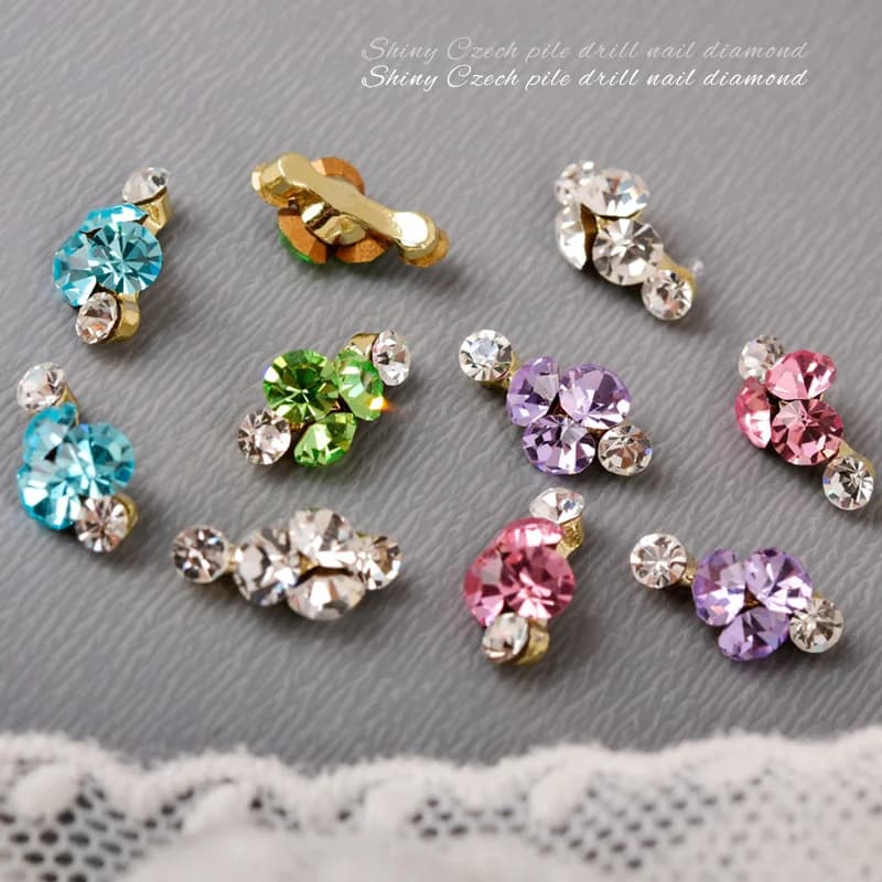 YYM 5 Pezzi Strass di Lusso Cechi per Unghie, Cristalli a Punta per Nail Art, Diamanti Lucidi in Vetro, Gioielli e Charms per Saloni di Bellezza