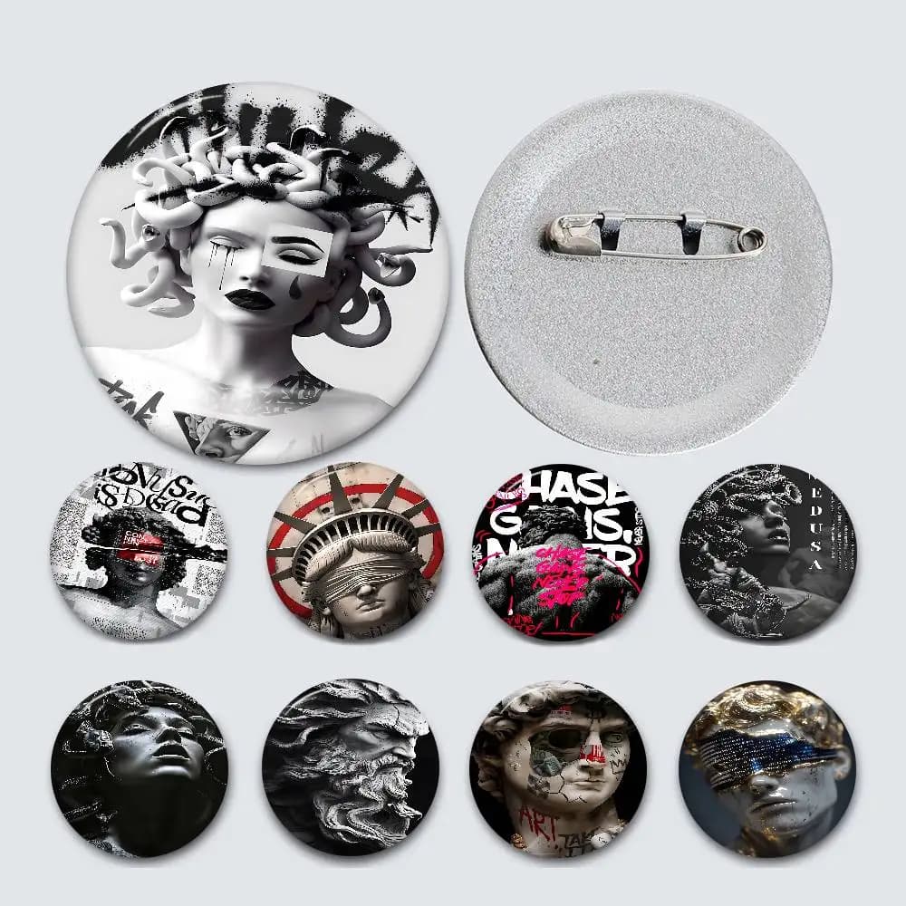 Spilla in latta fatta a mano con icona anime carina Neon Medusa Zues Thunder 58mm, per zaini, vestiti, ornamento per il petto, regali