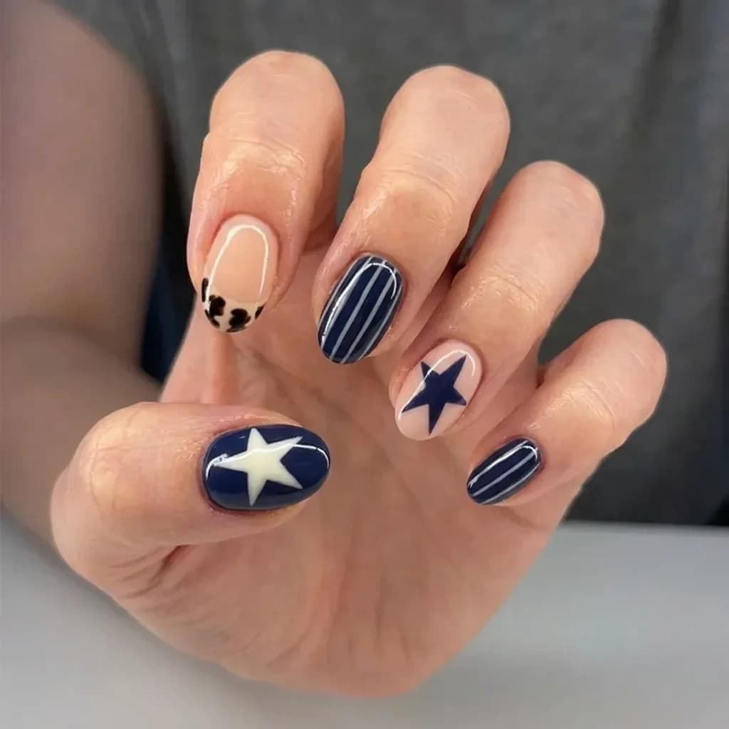 Y2K Spicy Girl Style Short Oval False Nails Navy Stripes Star Leopard Print Design Reusable Glue On Press On Nails Daily Wear Nail Art Decorations
