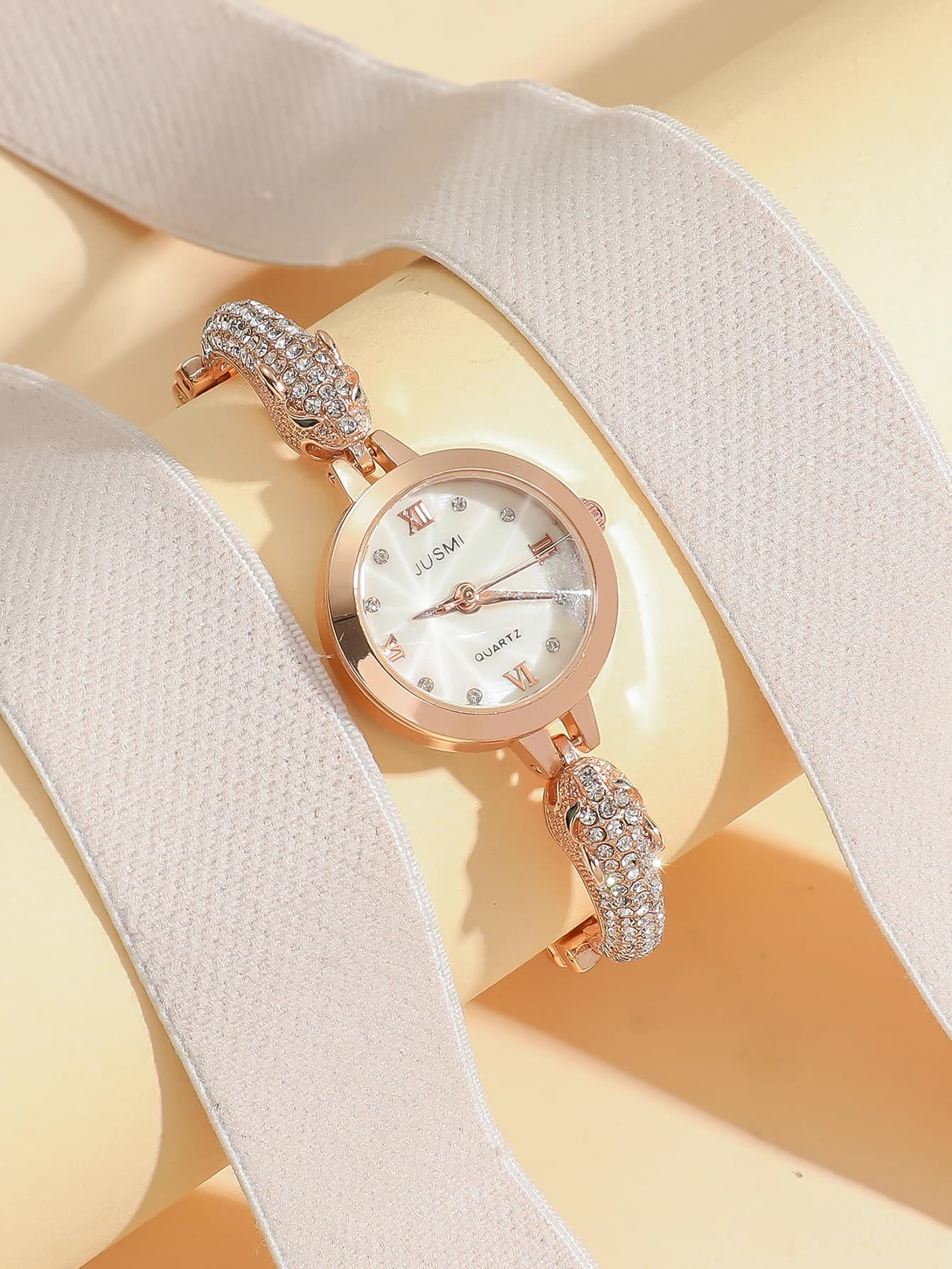 Orologio da Donna di Lusso in Oro Rosa con Motivo a Serpente, Quadrante in Madreperla Completamente Tempestato di Diamanti, Elegante Orologio da Polso con Bracciale, Orologio al Quarzo alla Moda e Luccicante