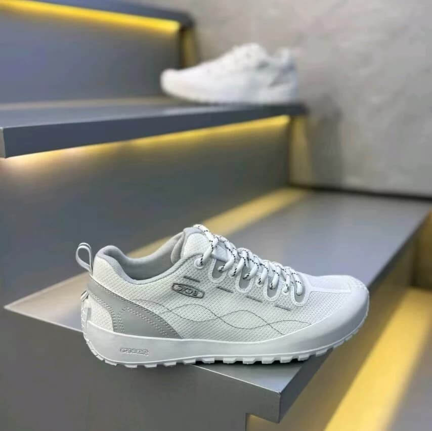 Non Slip Wear Resistant Men Sports Shoes Minimalist Design Breathable Upper Soft Cushion Insole Casual Running Street Sneakers