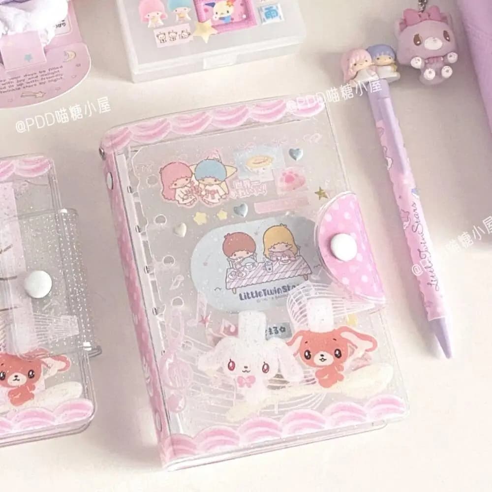 A7 Senza Pagine Interne Sanrio Sugarbunnies Album Raccoglitore Trasparente in PVC con Copertina per Carte, Regalo di Compleanno per Migliore Amica