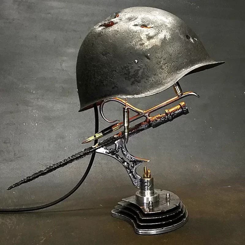 Lampada da scrivania per casco della seconda guerra mondiale, lampada reliquia di guerra, ornamento in resina artigianale