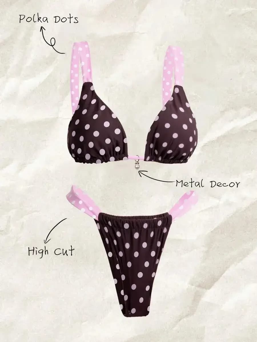 Set bikini da donna a pois con decorazioni in metallo