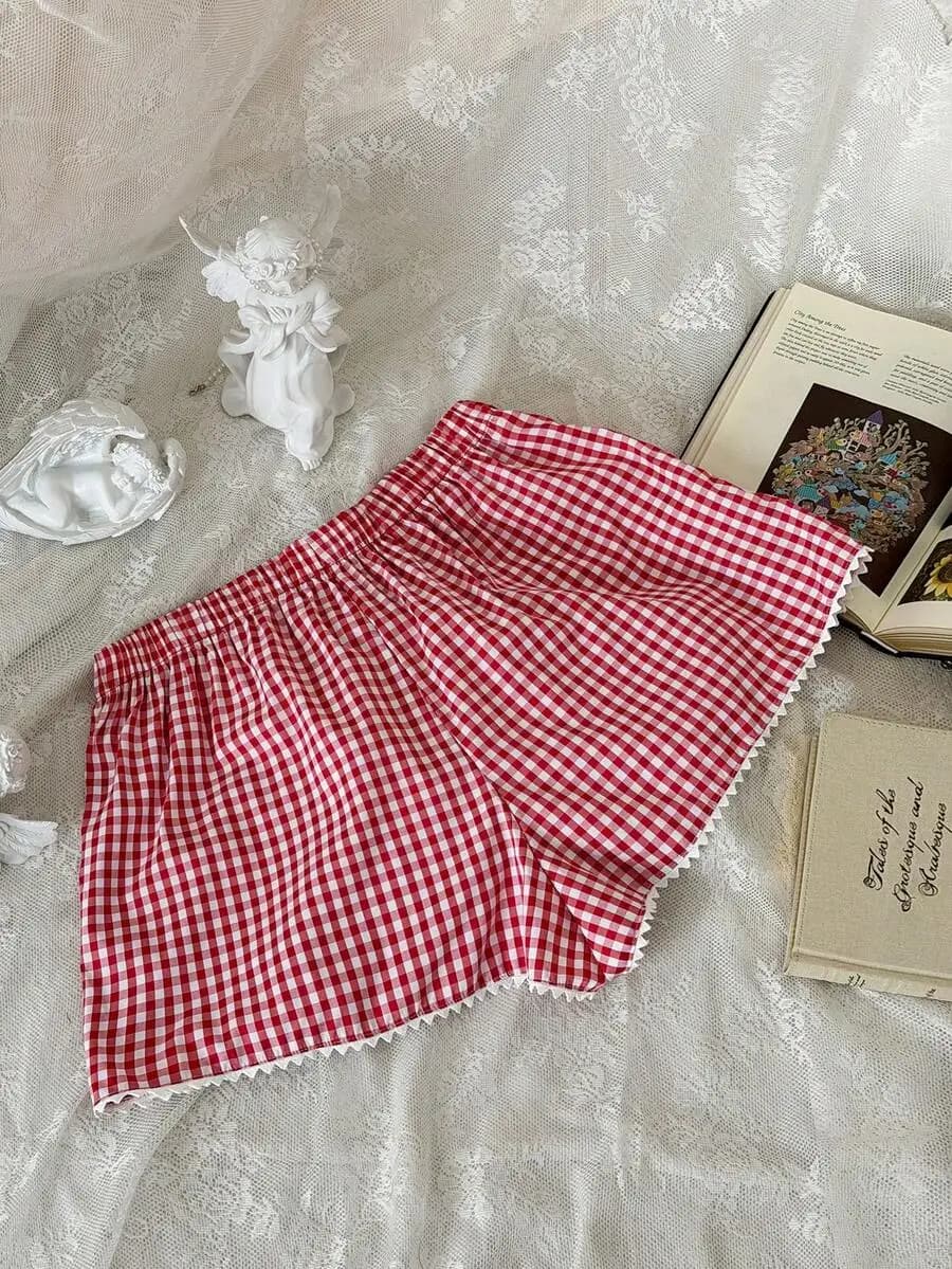 Pantaloncini da donna in gingham rosso con bordi in pizzo, pantaloncini boxer da pigiama
