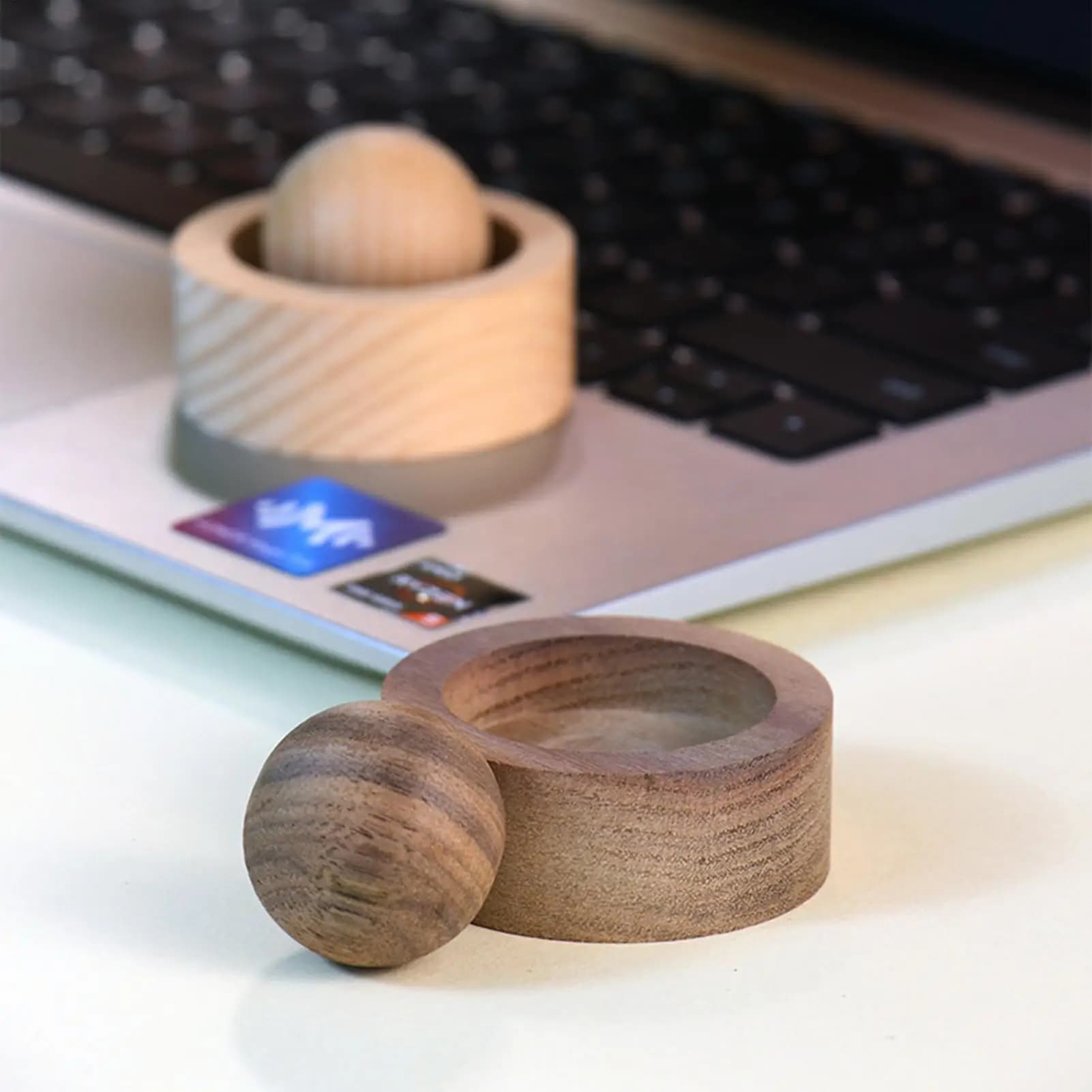 Diffusore di aromaterapia con olio in legno Diffusore di fragranze automatico in rattan Decorazione da tavolo per purificazione dell'aria per auto per viaggiatori in ufficio
