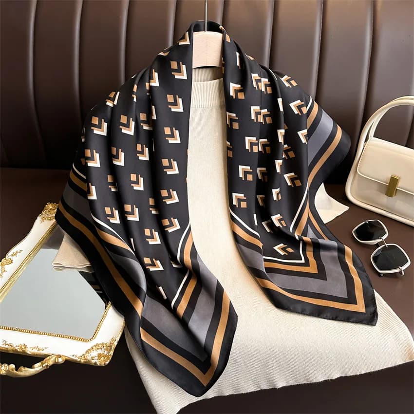 2024 nuovo 90*90cm sciarpe moda donna scialle stampa raso di seta Hijab Bandana Luxury Brand Square Ladies Bandanna Foulard marmitta