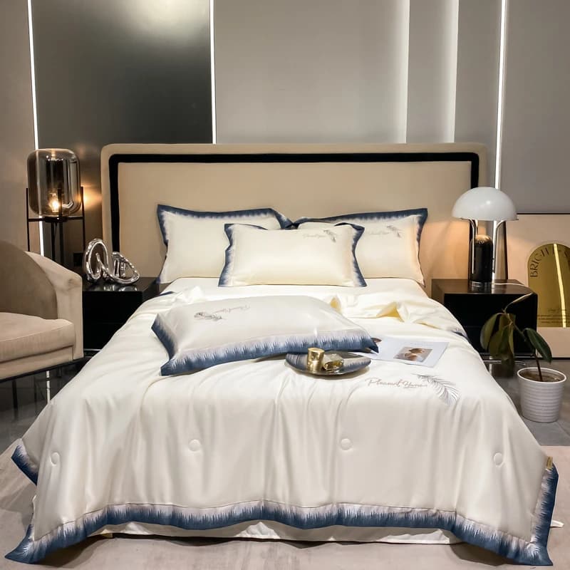 Xia Liang Is Air-conditioned with A Thin Quilt and Two Pillowcases Combined To Create A New Washed Silk Cool Silk Blanket