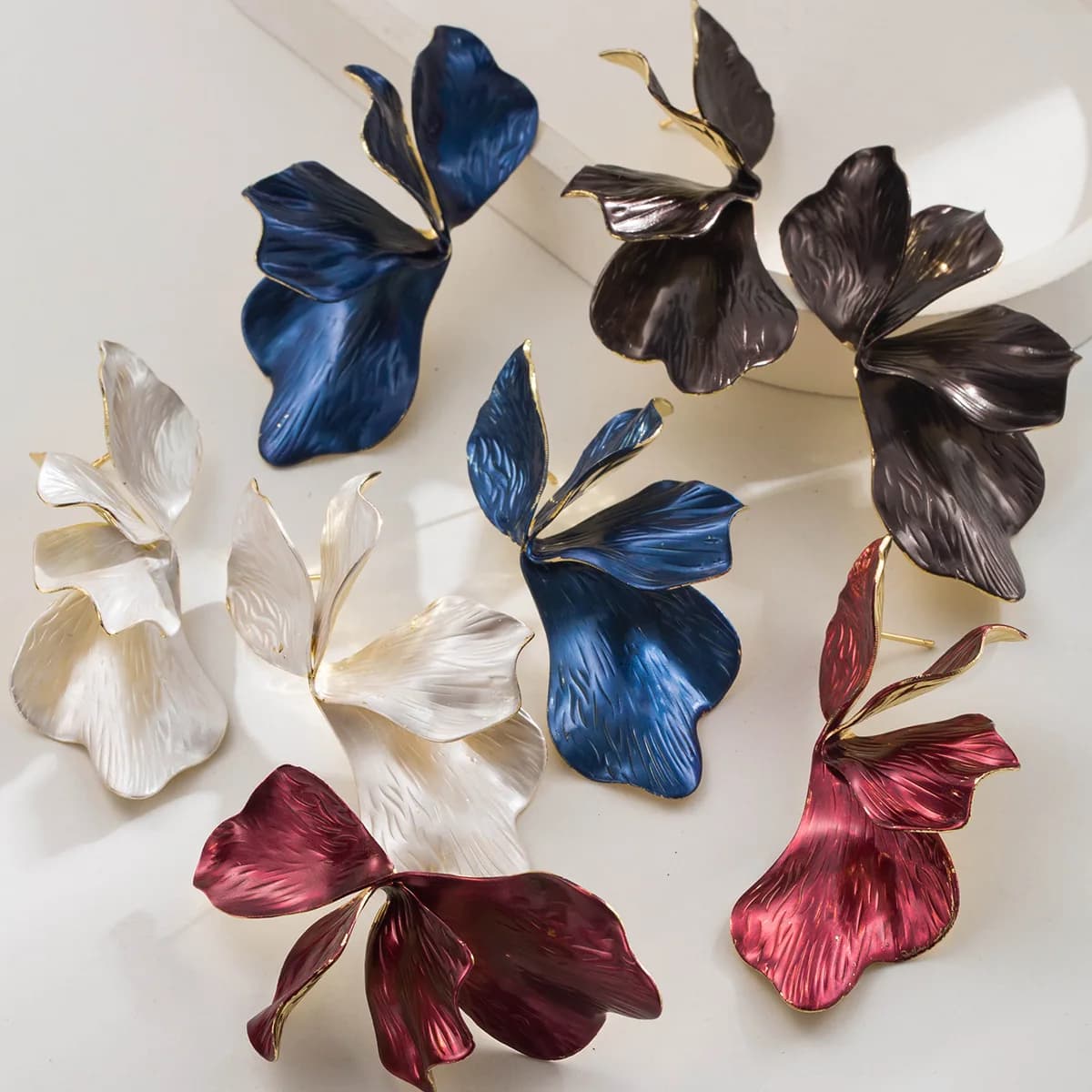 DIGADAGU Orecchini a bottone con petalo di fiore in metallo tinta unita Nuovi orecchini semplici ed eleganti Accessori per gioielli barocchi da donna