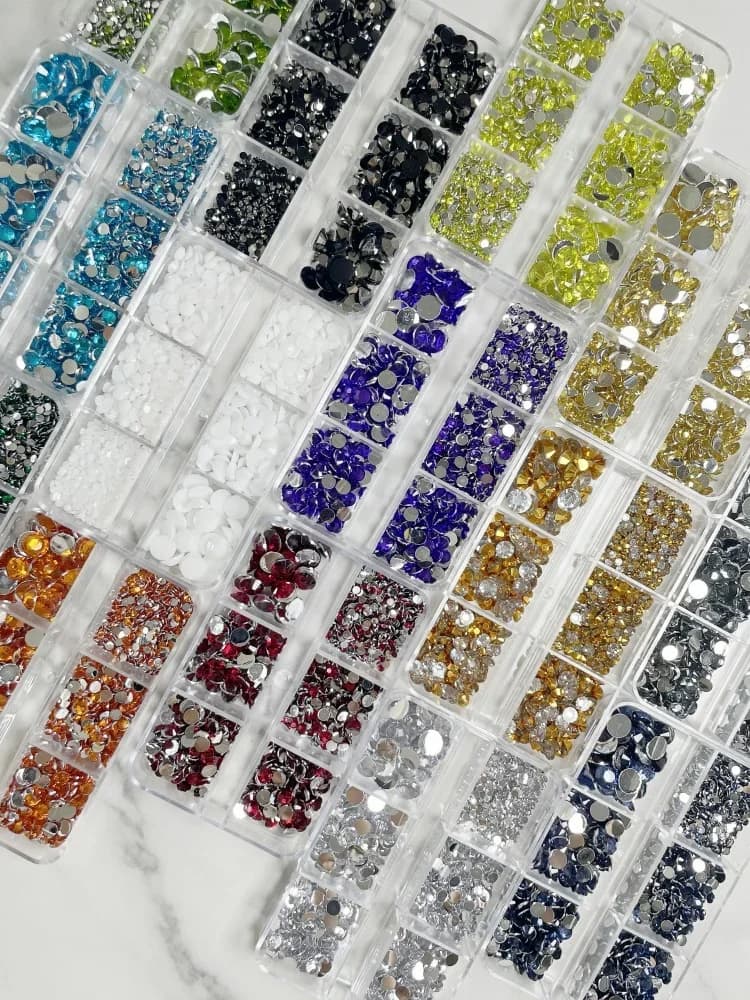 Dimensioni miste 2-6mm FlatBack Strass Resina Non Hotfix Colla su gemme Perline Strass Per Decorazioni Nail Art Trucco Accessori fai da te