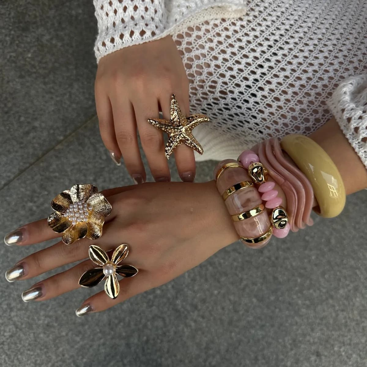 Boho Chic Rosa Acrilico Polsino Braccialetti Larghi Iperbole Geometrica Resina Sbavature Braccialetto Delle Donne di Modo Hiphop Pulseras Mujer Gioielli