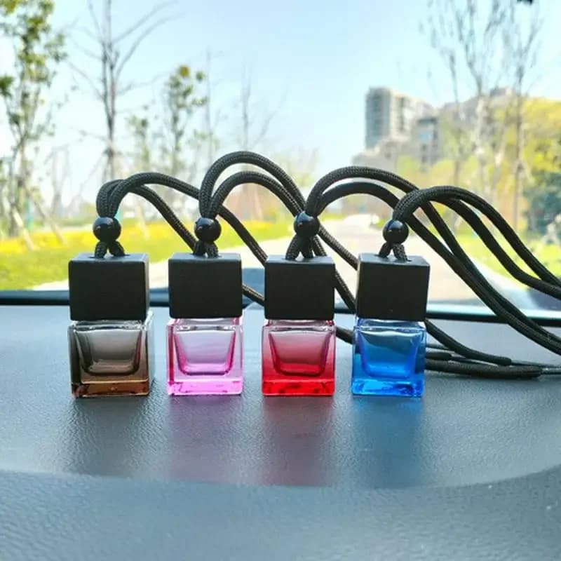 1 pz copertura nera quadrata in vetro profumo per auto bottiglia vuota pendente per auto montato profumo pendente diffusore di olio profumato interni auto