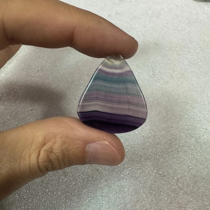 PANGEM Plettro per chitarra in cristallo di fluorite arcobaleno autentico all'ingrosso Plettro per dito con pietre preziose naturali 27x31x2.8mm Guritar