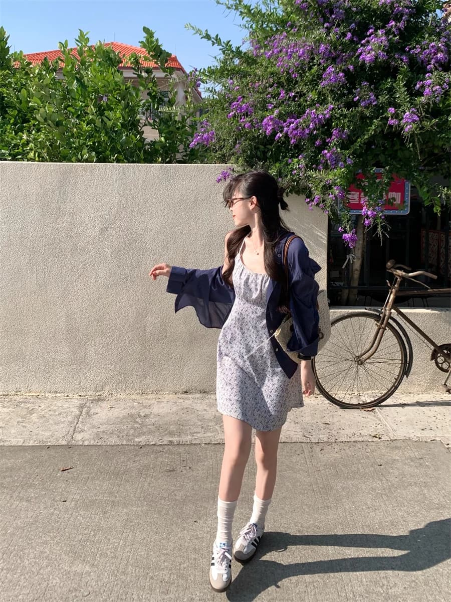 Completo due pezzi Kumikumi: camicia blu a maniche lunghe e vestito floreale estivo da donna con scollo all'americana - Outfit casual primaverile alla moda