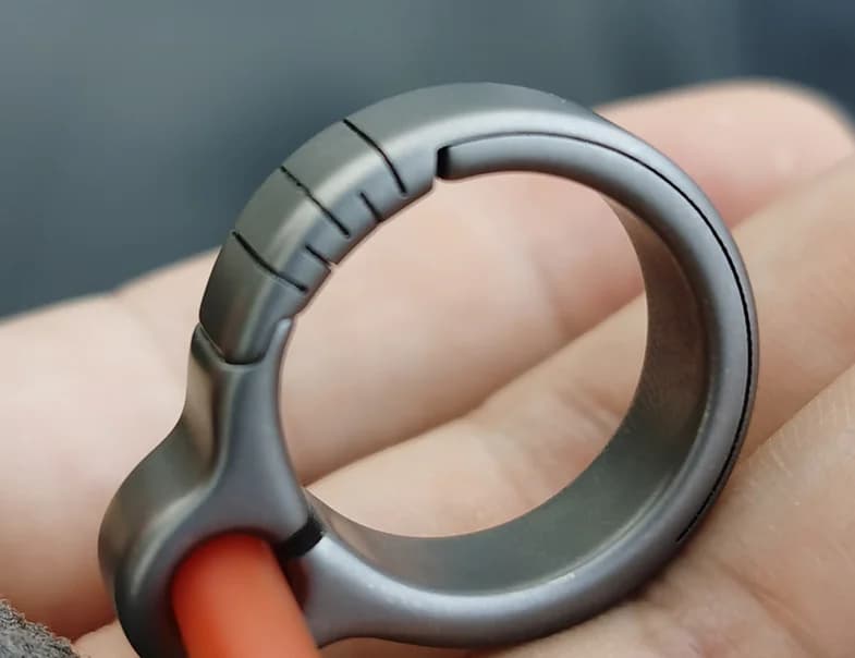 New rameless Safety Leisure Finger Ring Slingshots Titanium Alloy Shooting Catapult