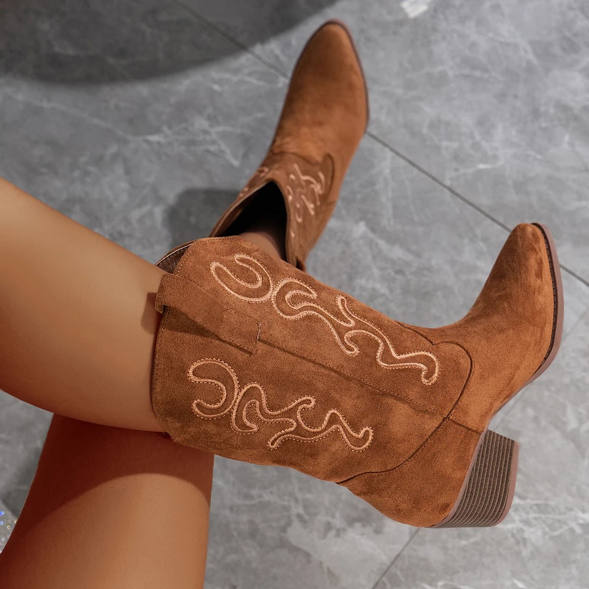 Women's brief-on boots, classic and elegant retro style, embroidered Western boots, music festivals, holiday trips